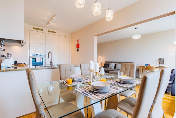 Apartment, 2 Bedrooms | In-room dining - Cascais Prime Flat (Cascais)
