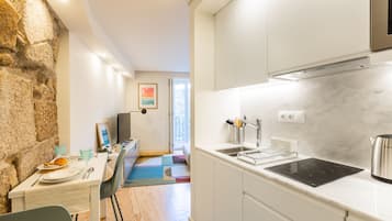 Studio | Private kitchen | Fridge, microwave, stovetop, electric kettle