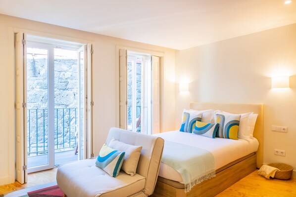 Studio | Iron/ironing board, cribs/infant beds, free WiFi, bed sheets - Clerigos Tower - Experience in Porto (Porto)