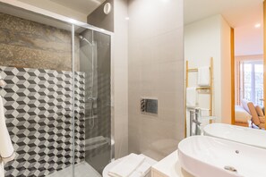 Studio | Bathroom - Clerigos Tower - Experience in Porto (Porto)