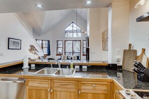 Interior - Lodge at Brookside #307, Avon Penthouse-Pool, Hot Tub, and Free Ski Shuttle Right Next to Property (Avon)