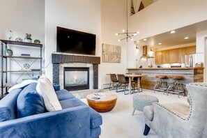 Smart TV, fireplace - Lodge at Brookside #307, Avon Penthouse-Pool, Hot Tub, and Free Ski Shuttle Right Next to Property (Avon)