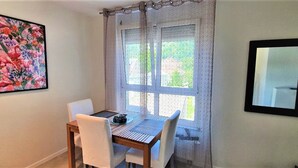 Deluxe Apartment | Private kitchen | Espresso maker, coffee/tea maker, cookware/dishes/utensils - Deluxe Apartment Flamingo in der Stadt (Freiburg im Breisgau)