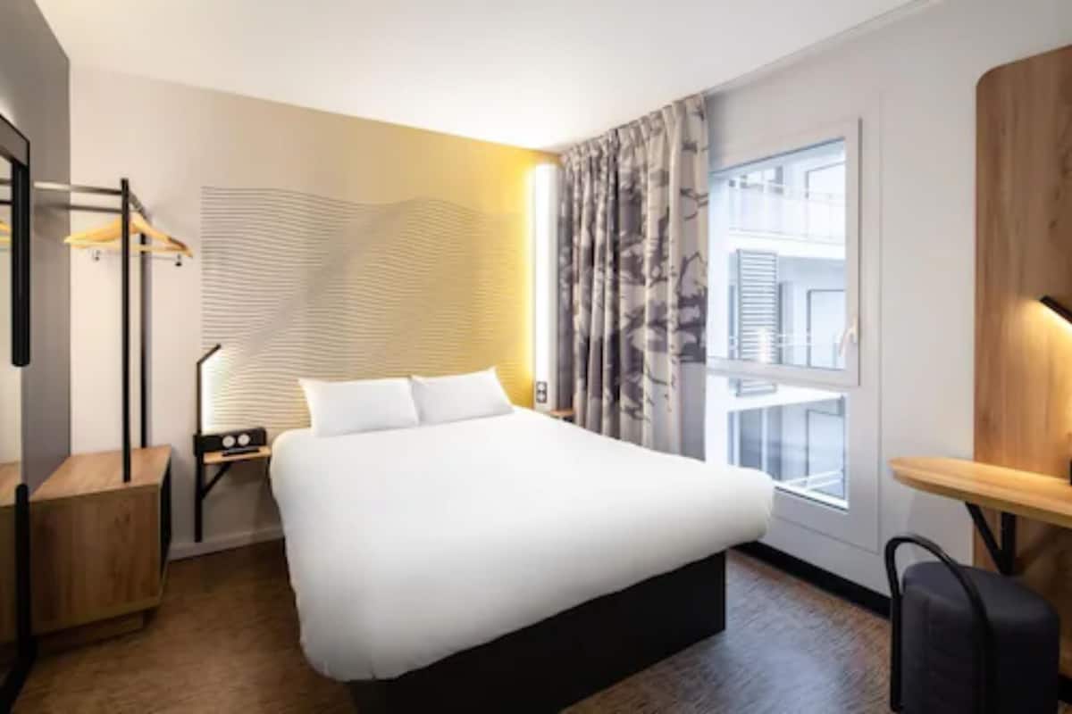 Ropa de cama de alta calidad y escritorio
