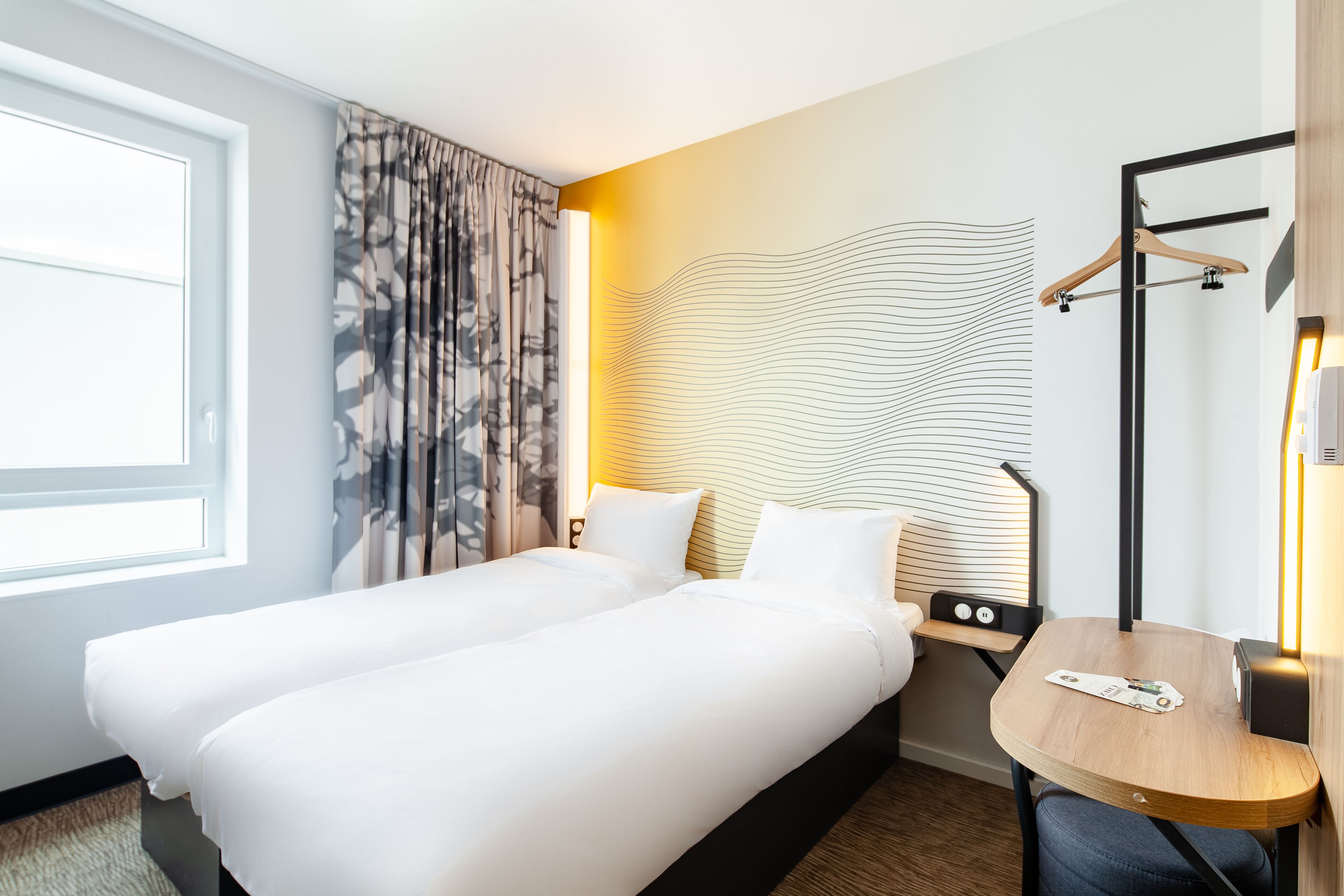 twin room | 1 bedroom, premium bedding, desk, laptop workspace