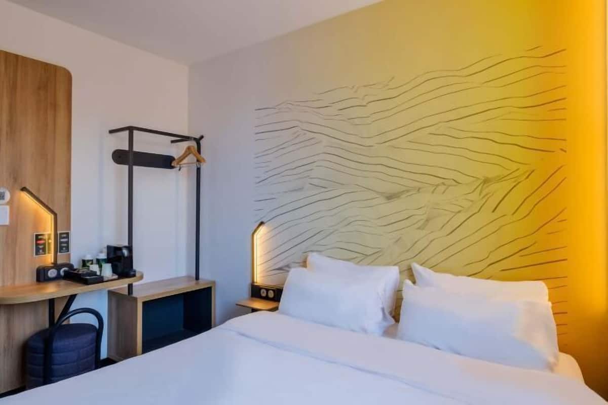 Ropa de cama de alta calidad y escritorio
