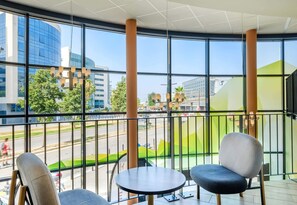 Coin salon dans le hall