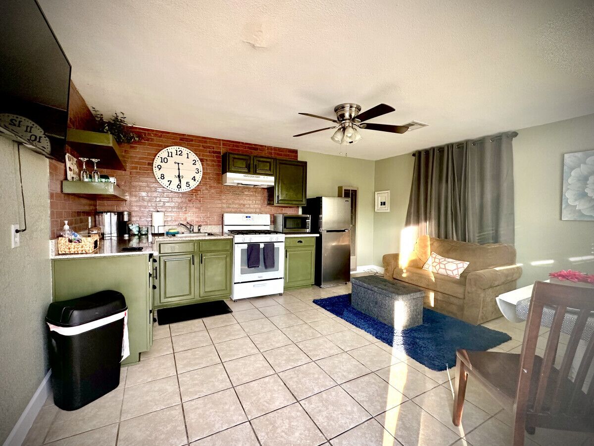 King Bed | Travel | Work | Dog Friendly