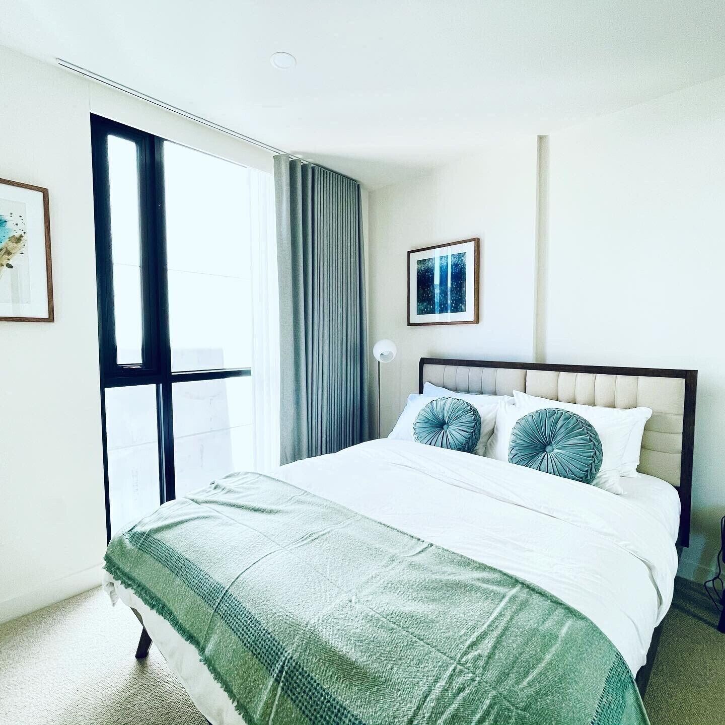 Exquisite 2BR apartment with resort and mountains Views — image 10