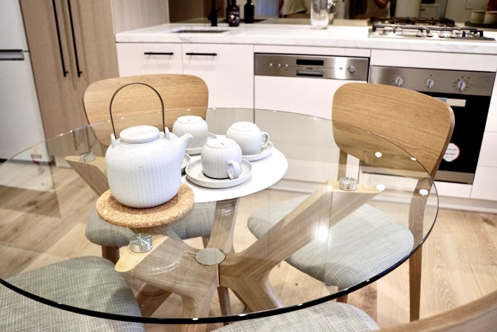 Exquisite 2BR apartment with resort and mountains Views — image 11