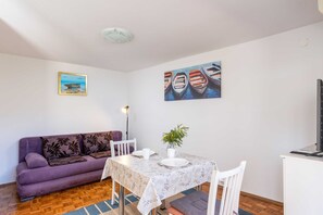 Apartamento (One-Bedroom Apartment) | Sala de estar