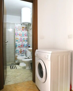 Hair dryer, towels, soap, toilet paper - New apartment near the beach (Vlora)