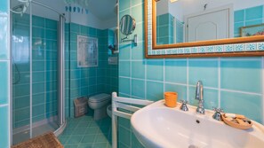 Ferienhaus (2 Bedrooms) | Badezimmer | Haartrockner, Bidet, Handtücher