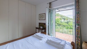 Ferienhaus (2 Bedrooms) | 2 Schlafzimmer, Bügeleisen/Bügelbrett, kostenloses WLAN, Bettwäsche