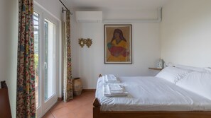 Ferienhaus (2 Bedrooms) | 2 Schlafzimmer, Bügeleisen/Bügelbrett, kostenloses WLAN, Bettwäsche