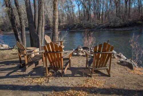 Aspen House by the River