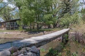 Property grounds - Aspen House by the River (Gunnison)