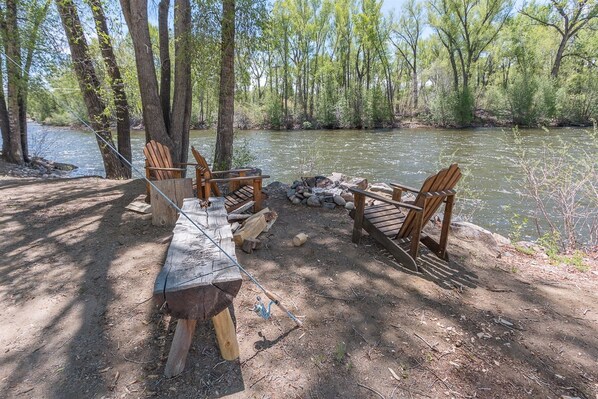 Property grounds - Aspen House by the River (Gunnison)