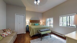 2 bedrooms, Internet, bed sheets - Aspen House by the River (Gunnison)
