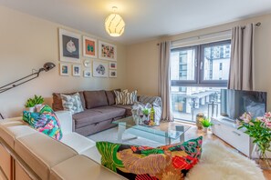 Living area - PREMIUM Listing2 Bed Cardiff City Centre (Cardiff)