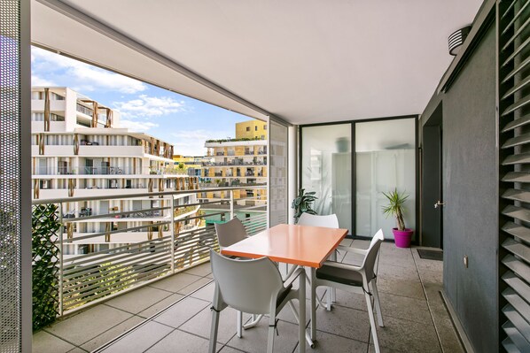 تناول الطعام بالخارج