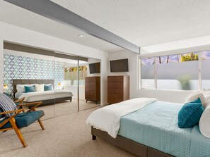 4 bedrooms, desk, iron/ironing board, free WiFi