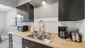茶具/咖啡用具、冰箱、微波炉、烤箱