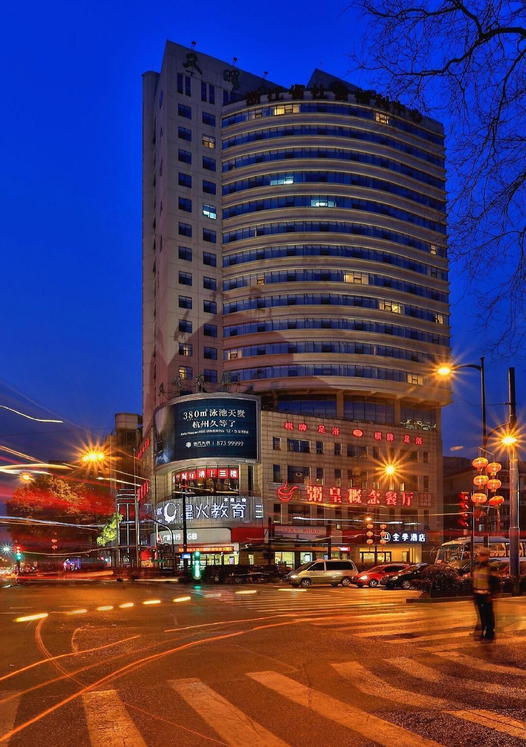 المنشأة من الخارج