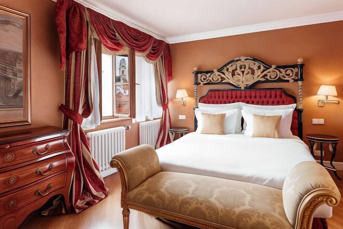 Cots/infant beds, WiFi, bed sheets