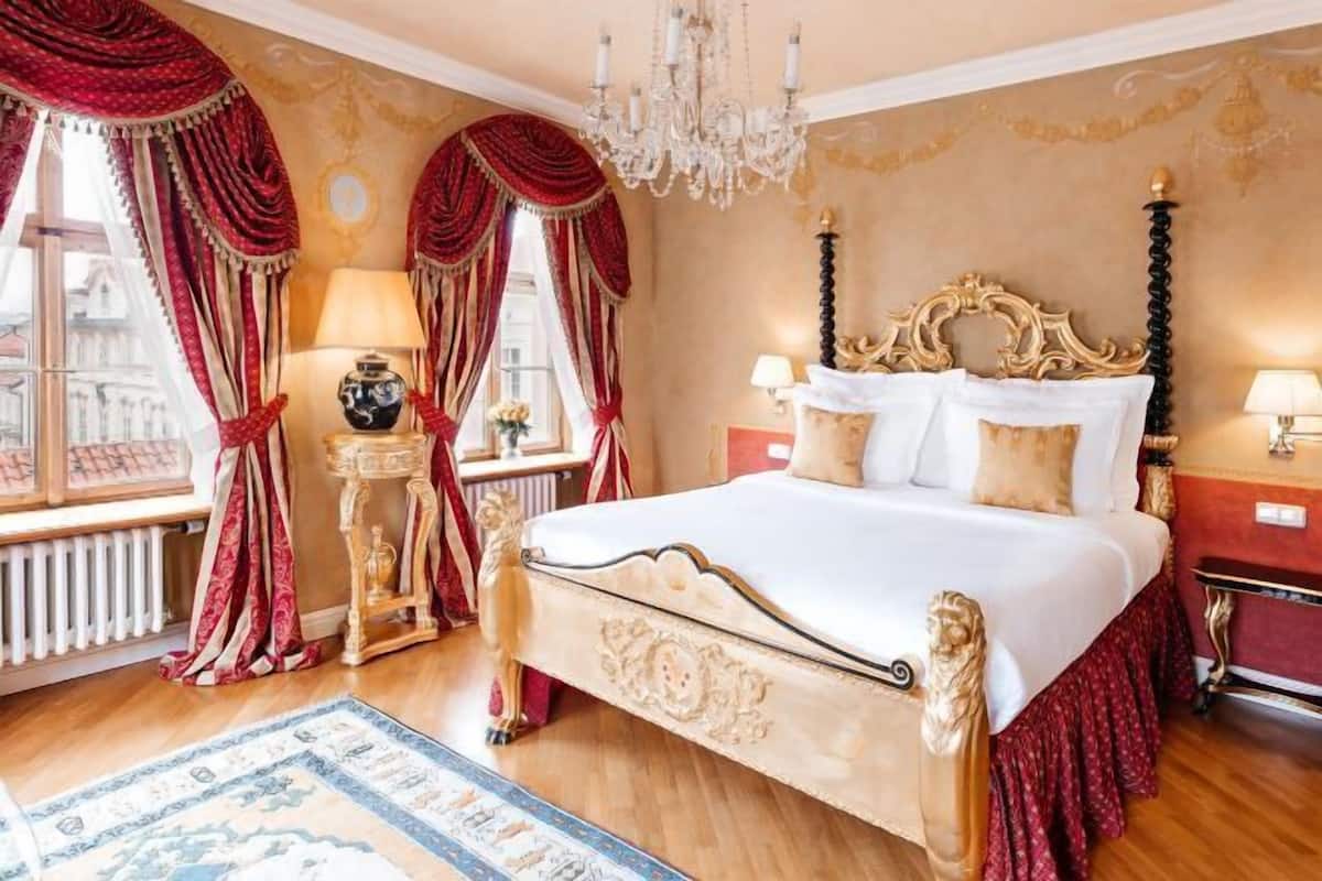 Cribs/infant beds, WiFi, bed sheets