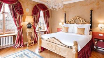 Cots/infant beds, WiFi, bed sheets