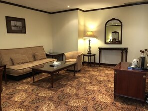 Living area - Inn And Go Kuwait Plaza Hotel (Kuwait City)