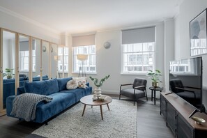 Deluxe-Apartment | Wohnzimmer | Smart-TV