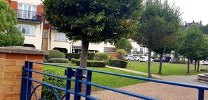 Property grounds - River View 2 Bedroom Apartment (Rochester)