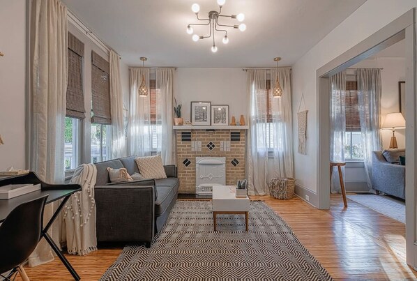 TV, fireplace, Netflix, streaming services