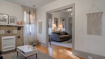 TV, fireplace, Netflix, streaming services