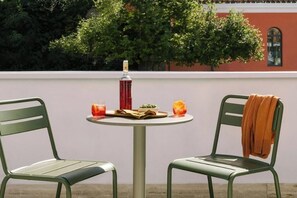 Outdoor dining - Lavande Hotels (Shanghai)