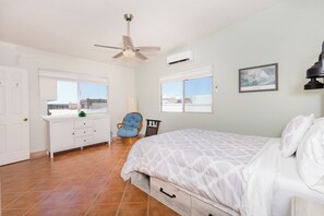 2 bedrooms, free WiFi, bed sheets - Casa Tres: Charming, quiet retreat near the sandy beach of Playa Encanto (Puerto Peñasco)