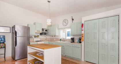 Casa Tres: Charming, quiet retreat near the sandy beach of Playa Encanto
