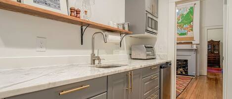 Fridge, microwave, oven, coffee/tea maker