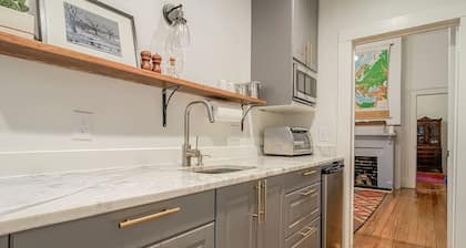 1217 - Right Side · Queen Anne Victorian - Traveler's Apartment