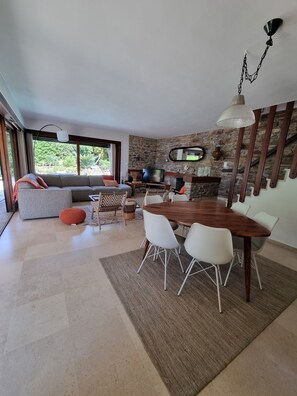 Interior - Characteristic villa with private pool 50 m from the beach (Rayol-Canadel-sur-Mer)