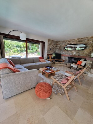 Smart TV, fireplace, Netflix, table tennis - Characteristic villa with private pool 50 m from the beach (Rayol-Canadel-sur-Mer)