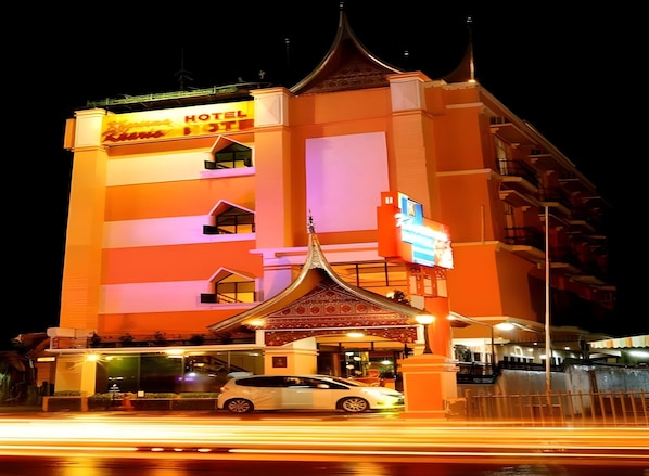 Exterior - Kharisma Hotel (Bukittinggi)