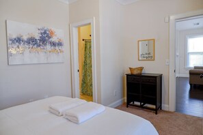4 bedrooms, desk, iron/ironing board, travel crib