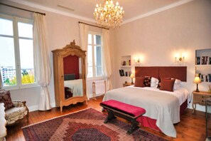 7 bedrooms, iron/ironing board, bed sheets - Palmes d'Or Properties - Ref ROSE (Cannes)