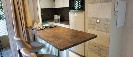 Fridge, coffee/tea maker, cookware/dishes/utensils