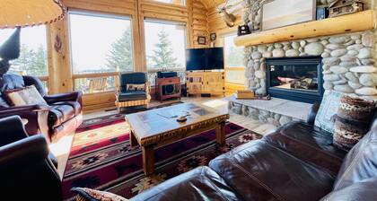Luxury Cabin w/Hot Tub, Fireplace, Minutes to Skiing