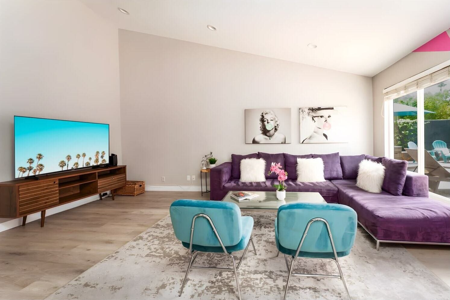 Poolside Mid Century Retreat w Pool+Spa+BBQ+Games