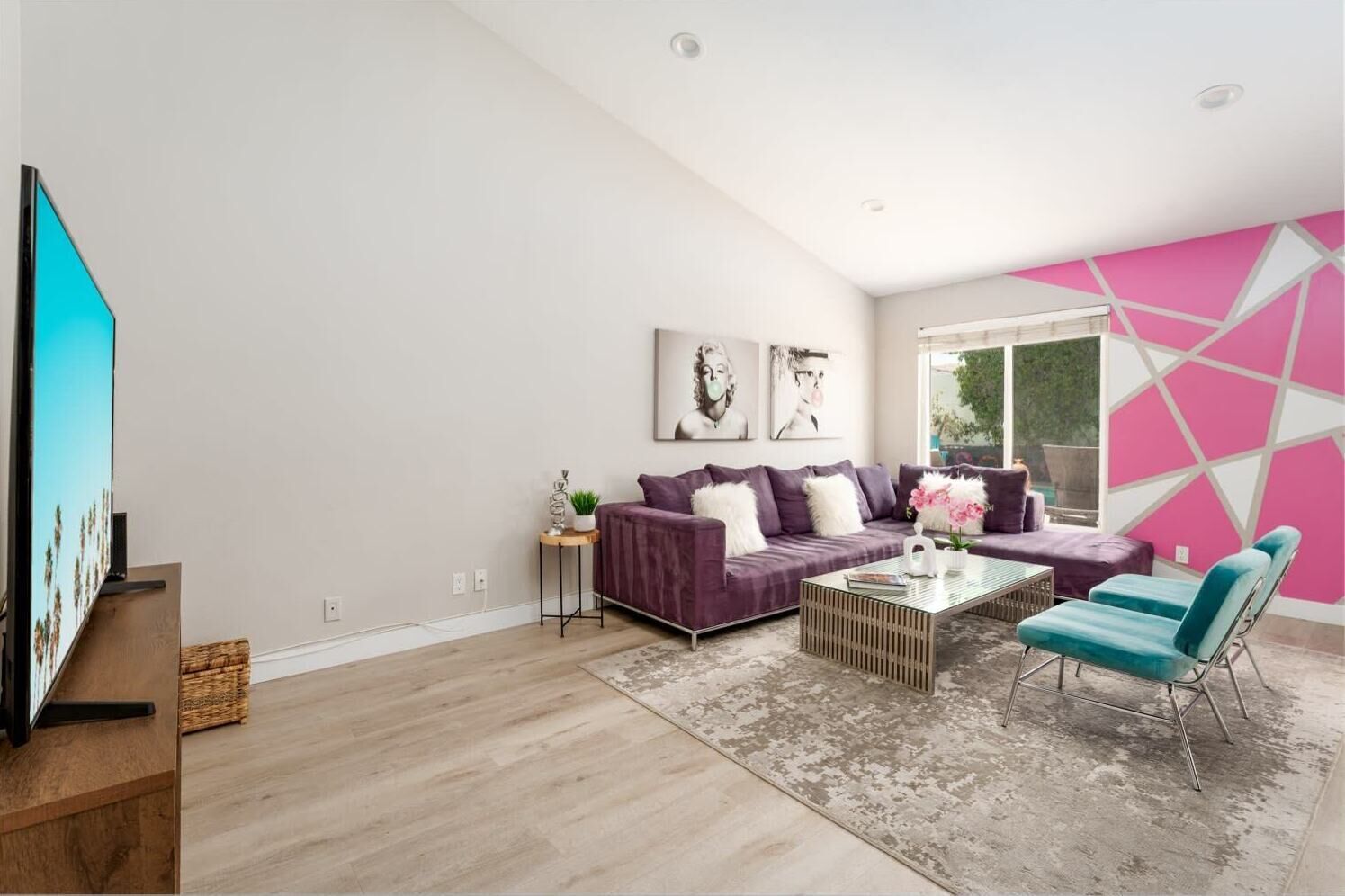 Poolside Mid Century Retreat w Pool+Spa+BBQ+Games